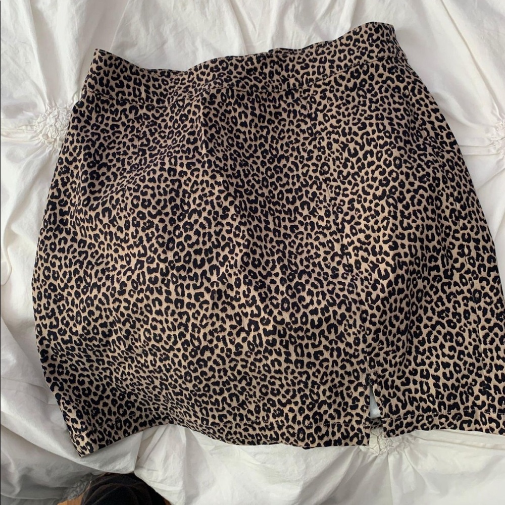 Leopard print form fitting skirt